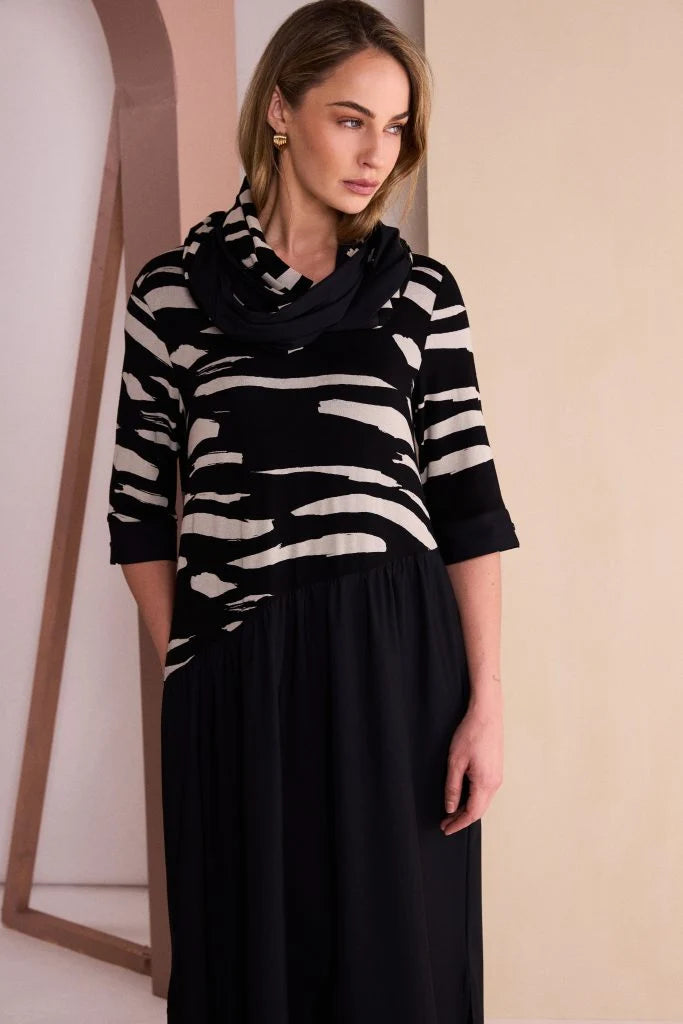 NAYA
Print Snood in Black/Sand
-NAW26318