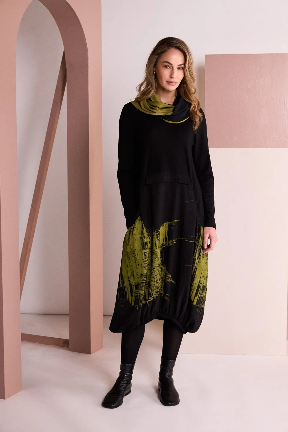 NAYA
BLACK & AVOCADO PRINT DRESS - NAW26240