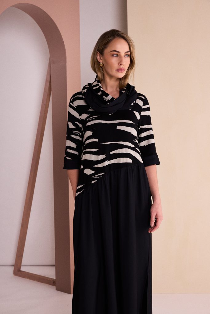 NAYA Print Dress With Plain Bottom - black/sand