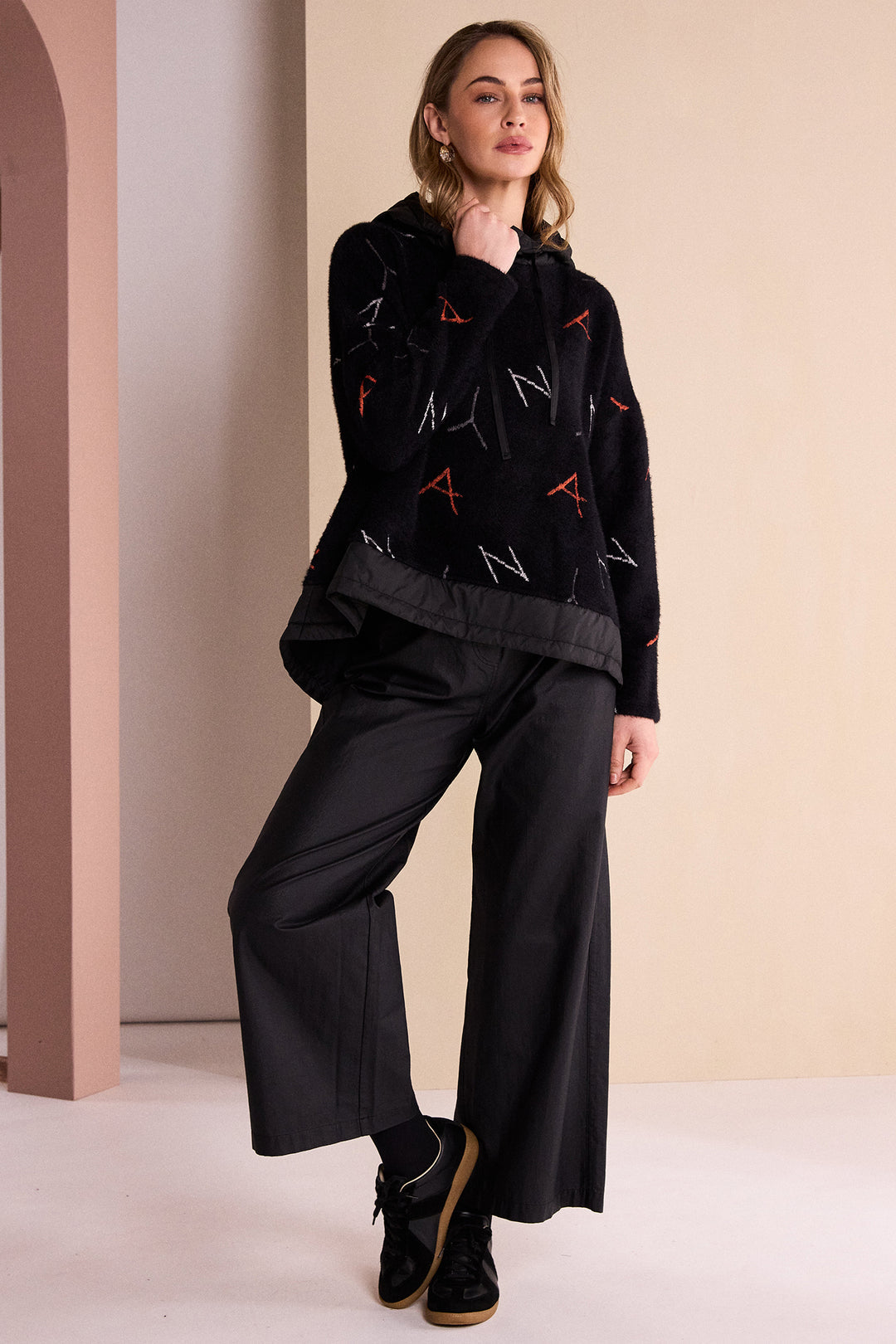 NAYA Print Jaquard Top With Contrast Hood And Hemline- black/tigerlily