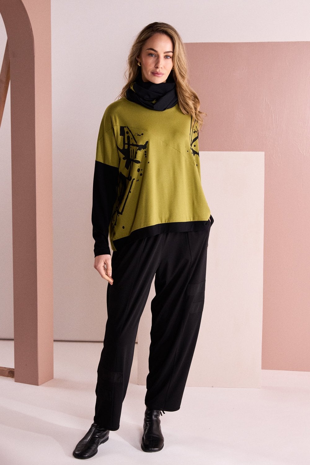 NAYA Placement Print Top With Front Angle Seam - avacado/black NAW26140