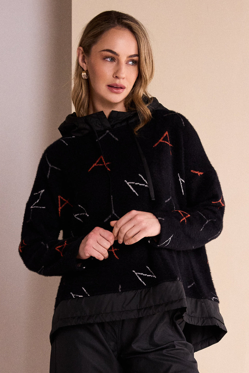 NAYA Print Jaquard Top With Contrast Hood And Hemline- black/tigerlily
